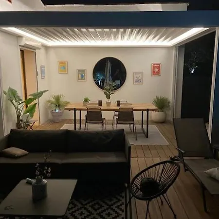 Moderne Dans Un Domaine Prive Unique Villeneuve-Loubet